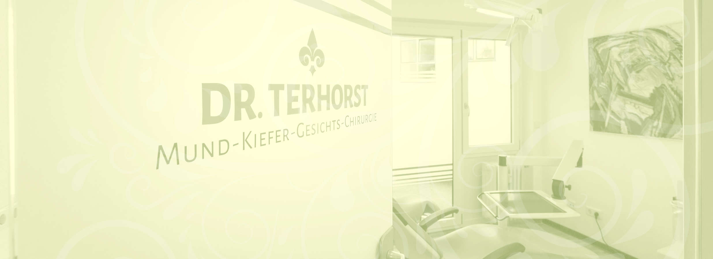 Blick in den Behandlungsraum 1 in der Praxis Dr. Terhorst MKG-Chirurgie in Bensberg